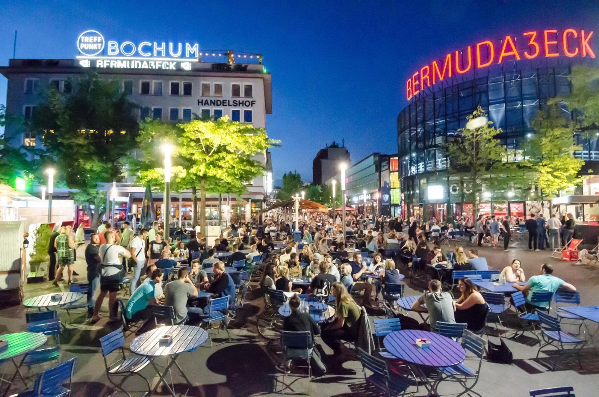 Feelslikehome - Urbane Altbauwohnung Mit Dachterasse& Parkplatz โบคุห์ม ภายนอก รูปภาพ